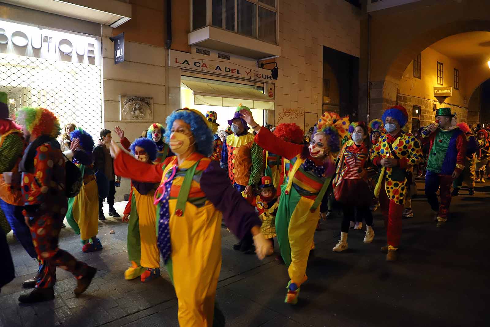 El genio de Aladín viaja en su alfombra