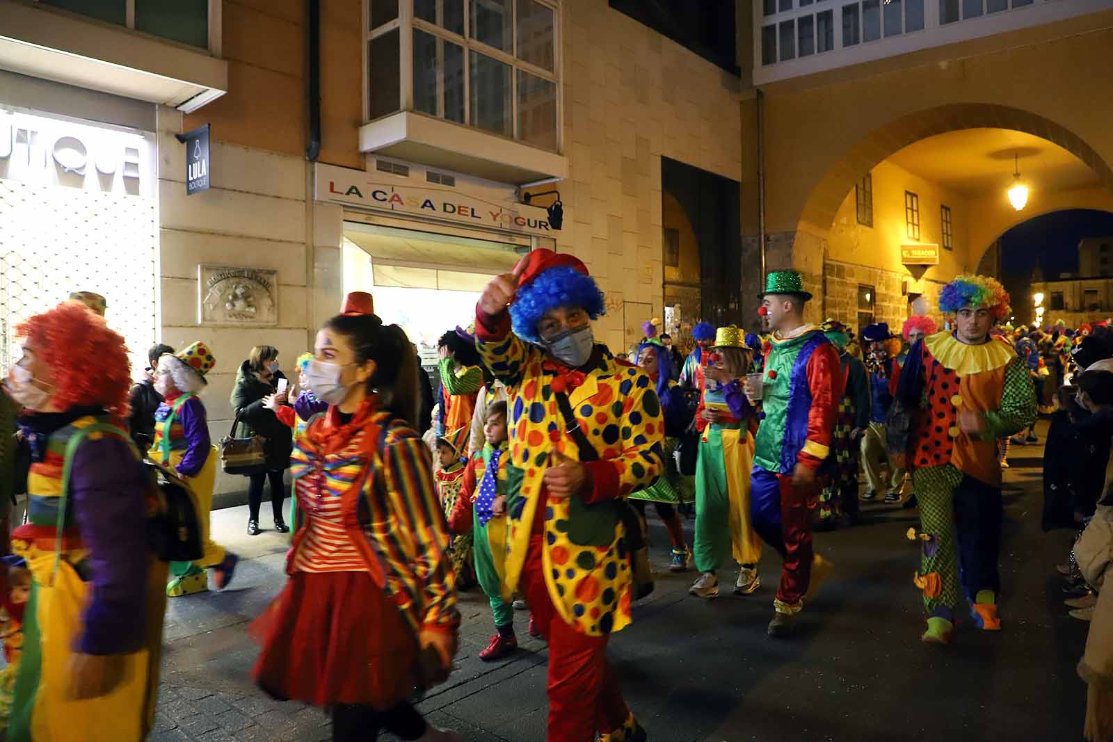 El genio de Aladín viaja en su alfombra