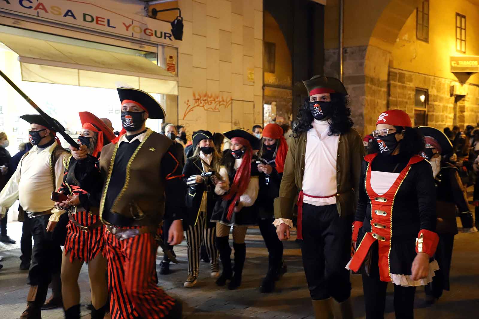 El genio de Aladín viaja en su alfombra