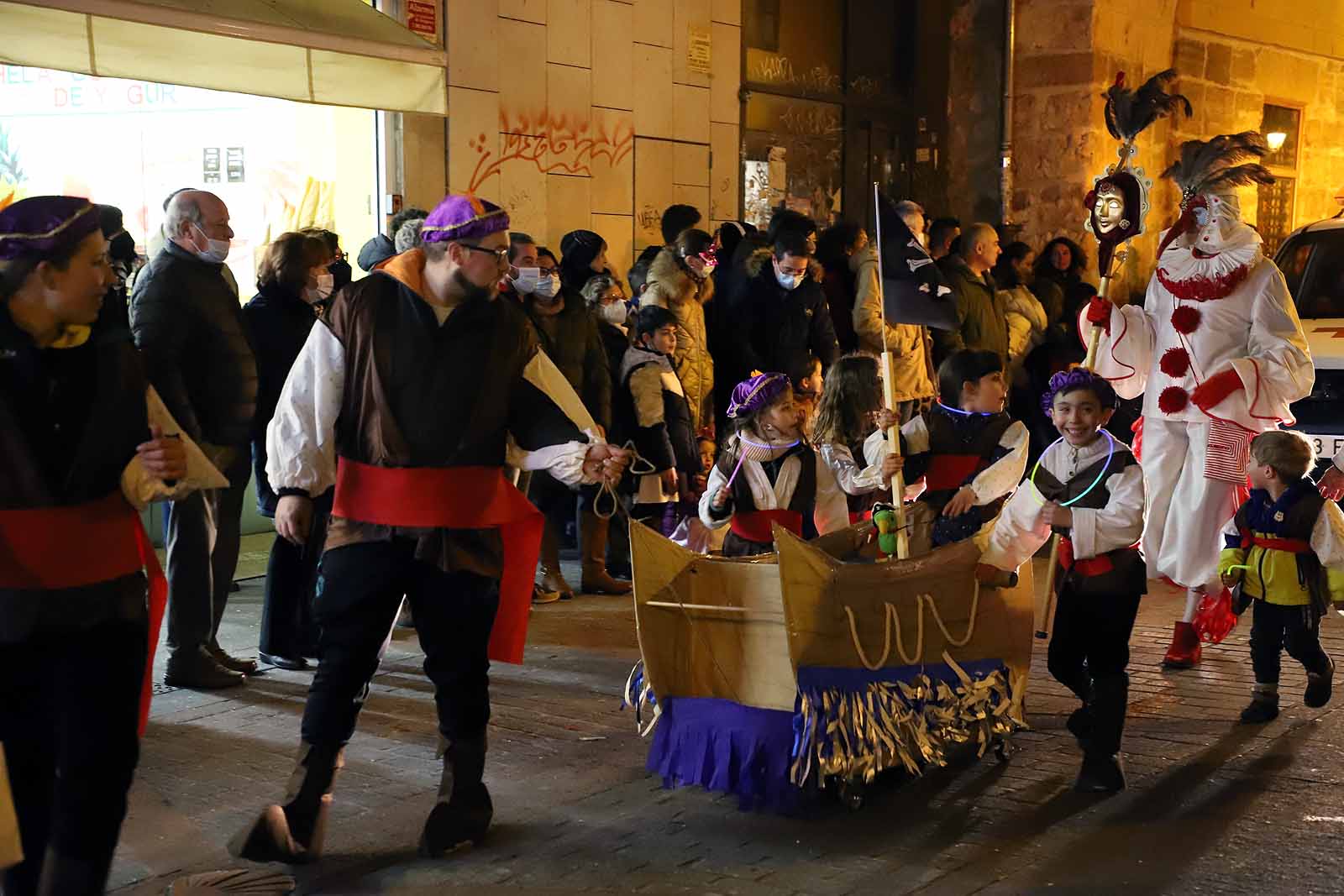 El genio de Aladín viaja en su alfombra