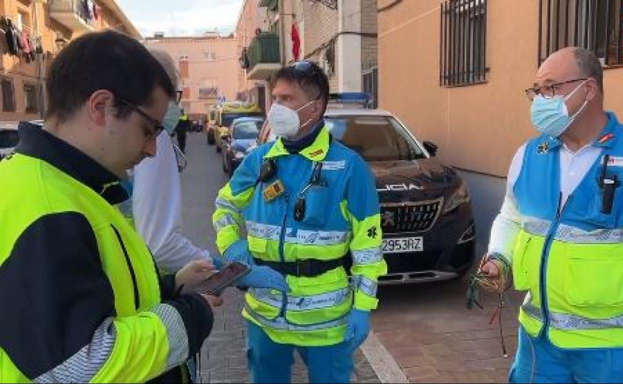 Sanitarios desplazados al lugar del suceso.