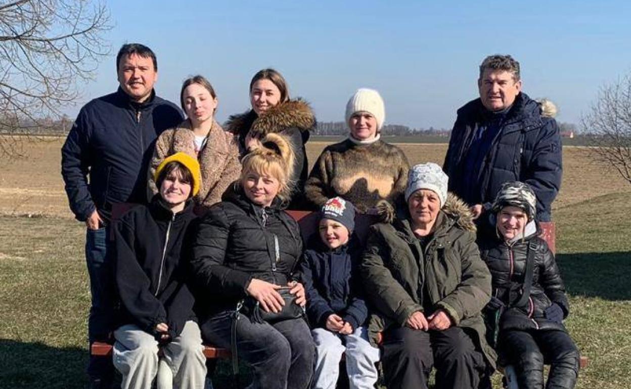 Refugiados de dos familias de Ucrania que llegan este viernes a Burgos.