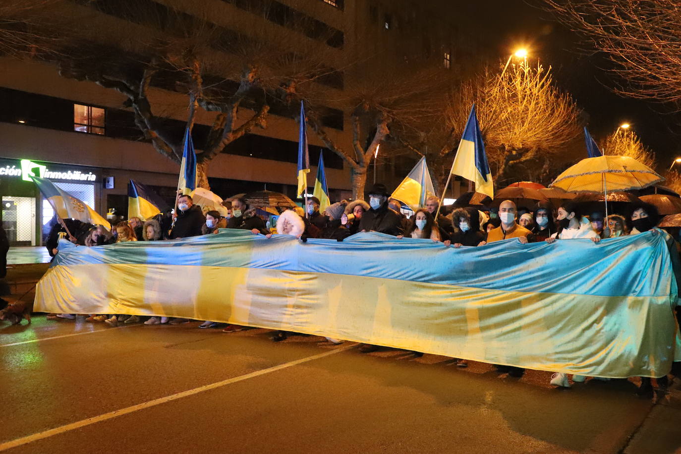 La comunidad ucraniana y los burgaleses, unidos en la manifestación por la paz en las calles de Burgos