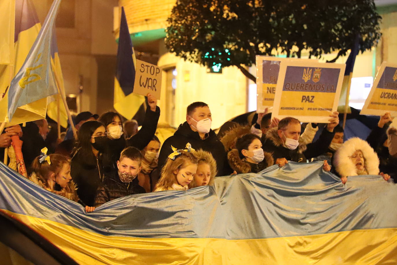 La comunidad ucraniana y los burgaleses, unidos en la manifestación por la paz en las calles de Burgos