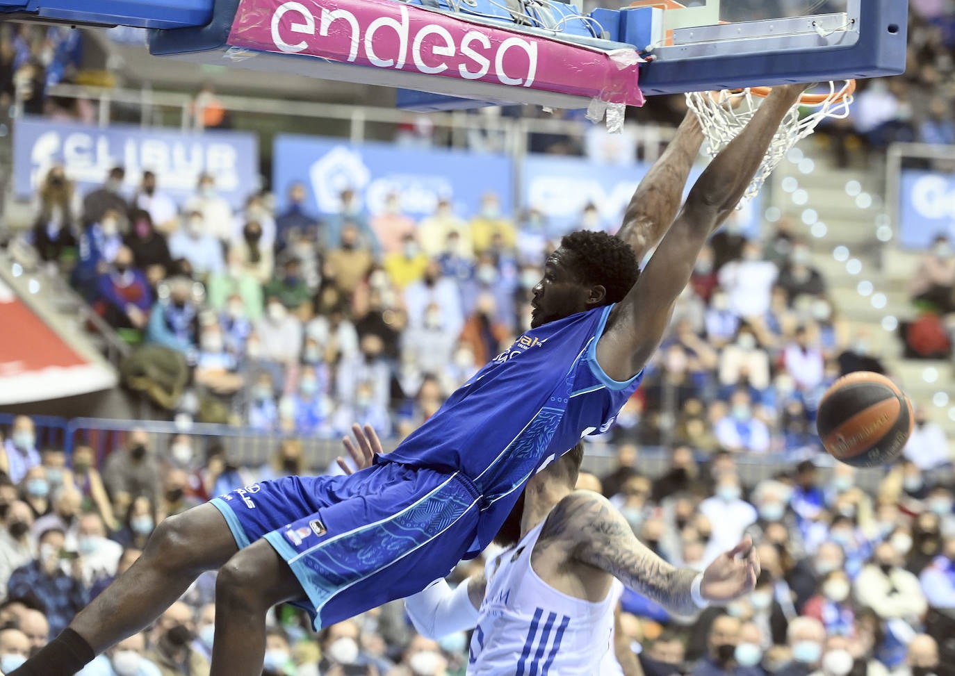 Imágenes del partido entre el Hereda San Pablo Burgos y el Real Madrid disputado en el Coliseum