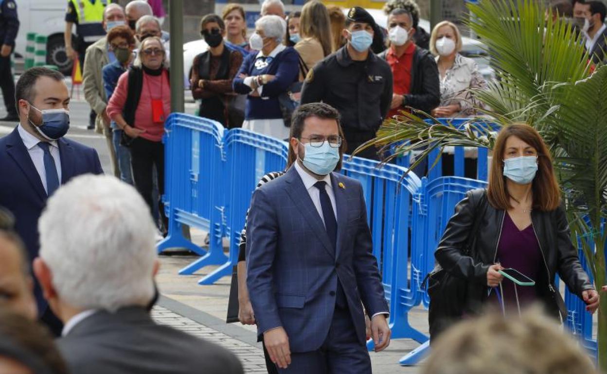 El presidente de Cataluña, Pere Aragonès, a su llegada a conferencia. 