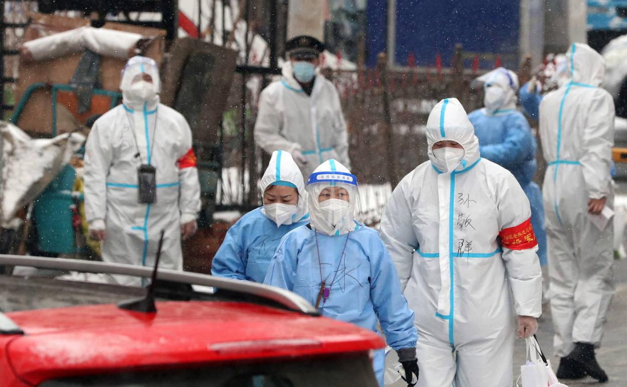 Un grupo de médicos trabaja en la ciudad de Jilin. 