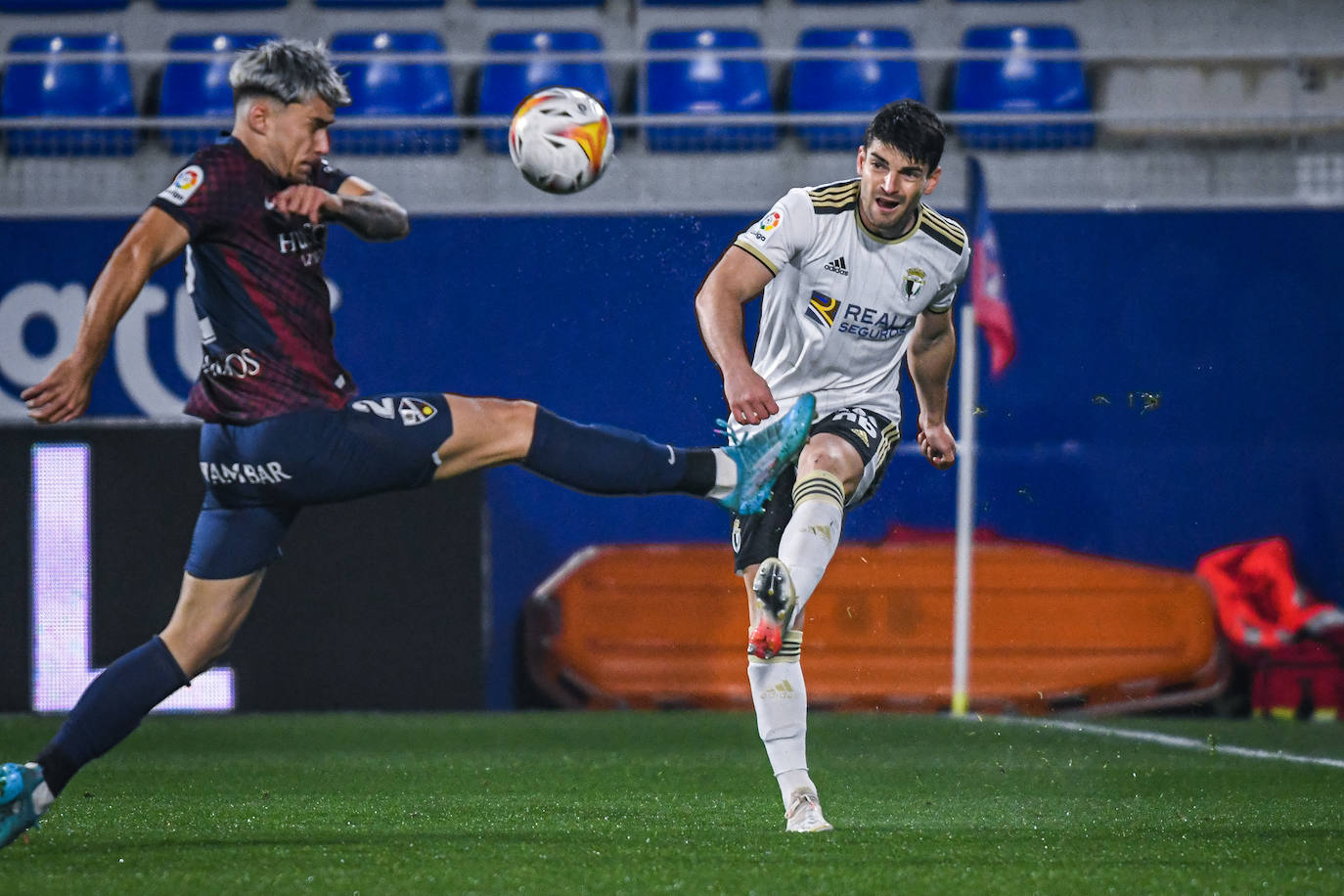 Fotos: El Burgos CF cae por la mínima ante el Huesca