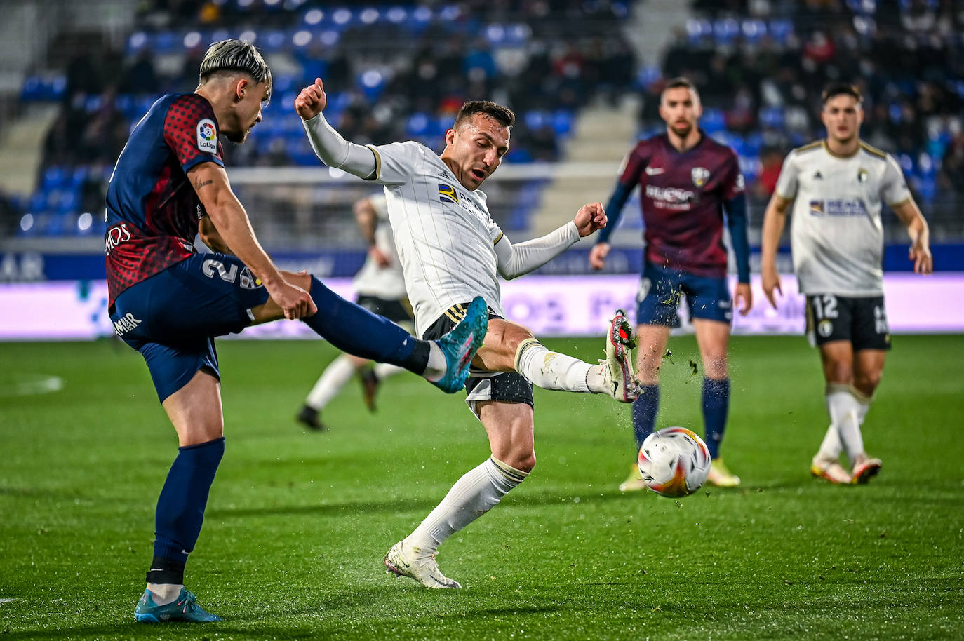 Fotos: El Burgos CF cae por la mínima ante el Huesca