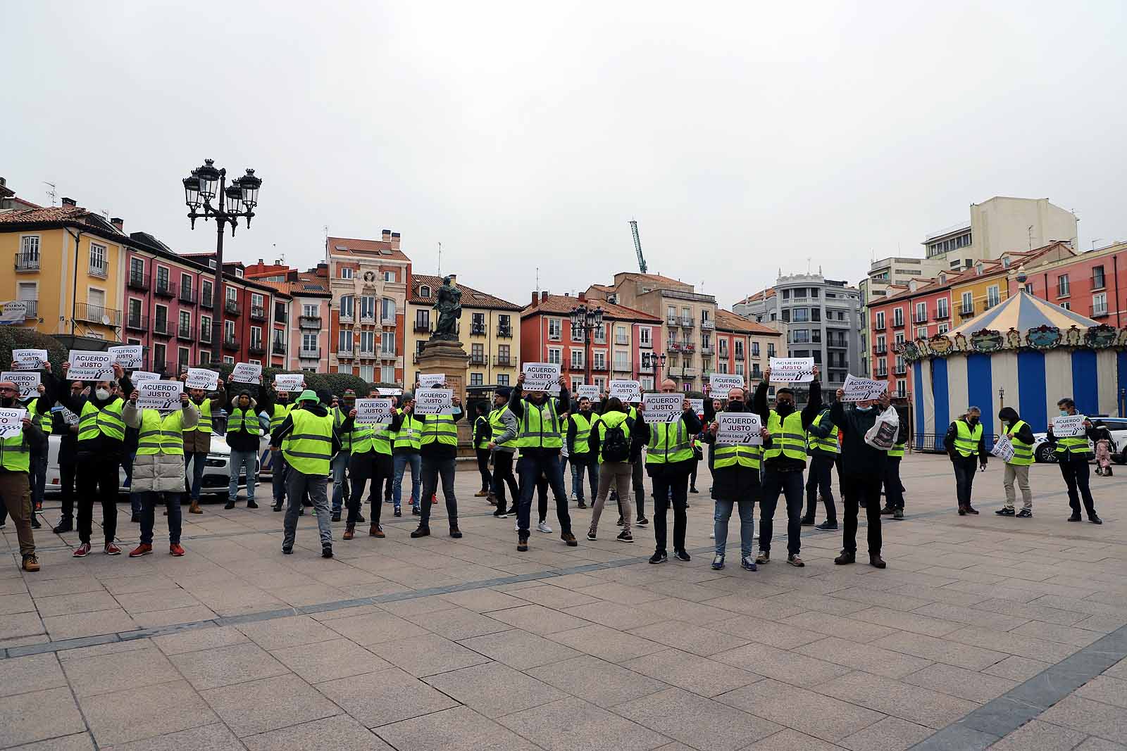 Fotos: Imágenes de la protesta de Policía Local en pleno del Ayuntamiento de Burgos