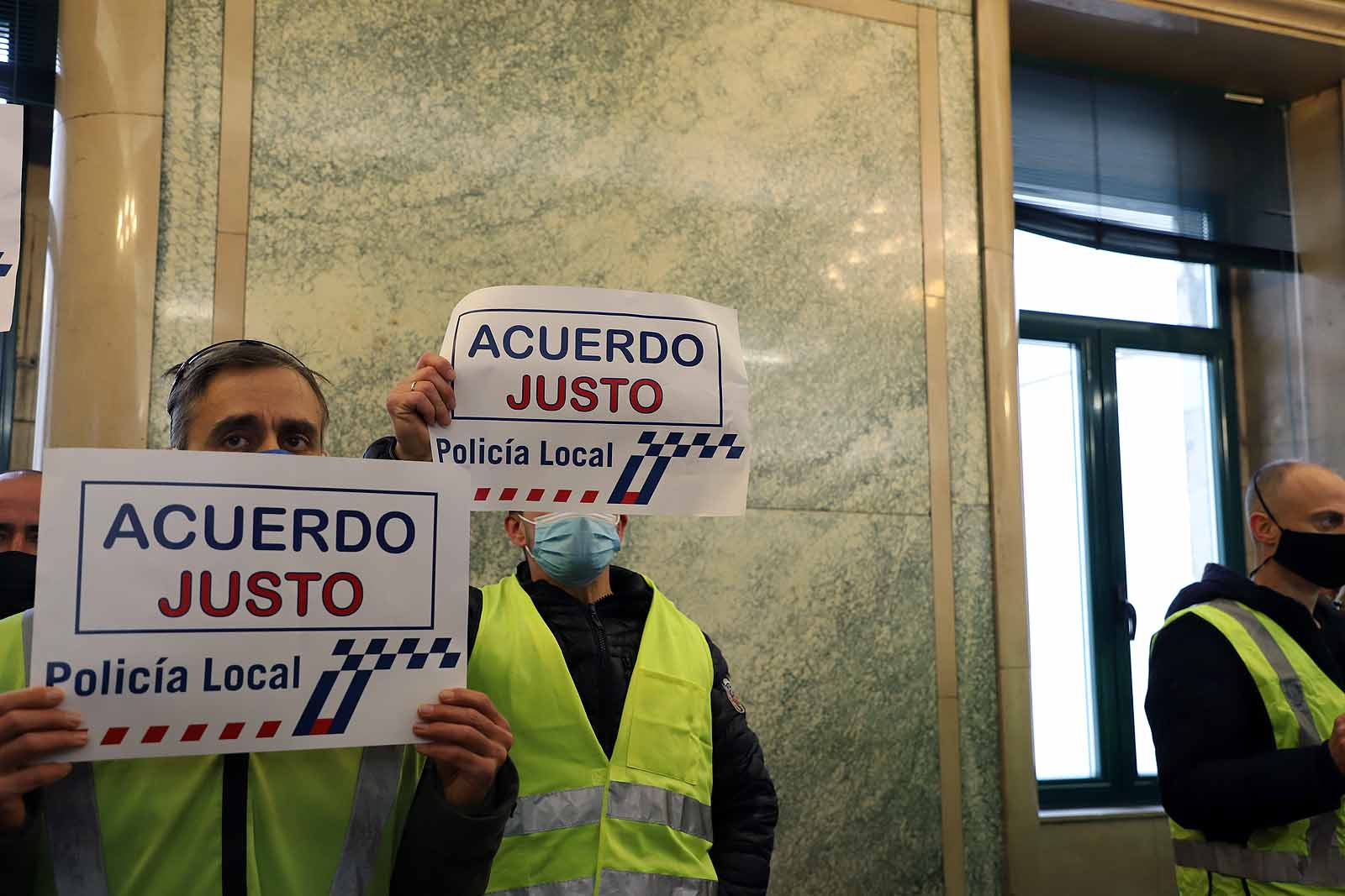 Fotos: Imágenes de la protesta de Policía Local en pleno del Ayuntamiento de Burgos