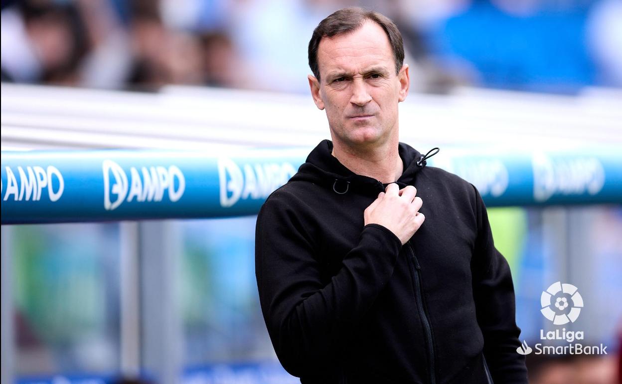 Joseba Etxeberria dirigiendo a su equipo ante la Real B.