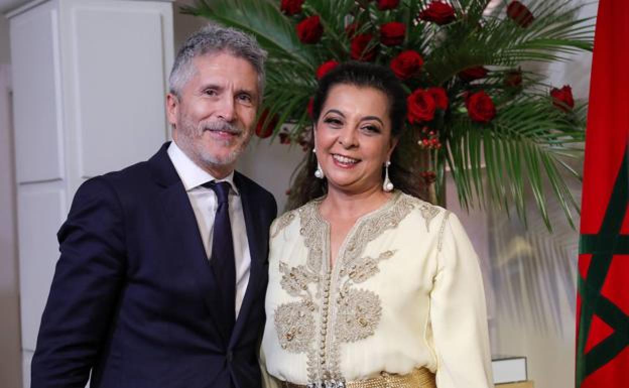 Fernando Grande-Marlaska, junto a la embajadora de Marruecos en España, Karima Benyaich. 