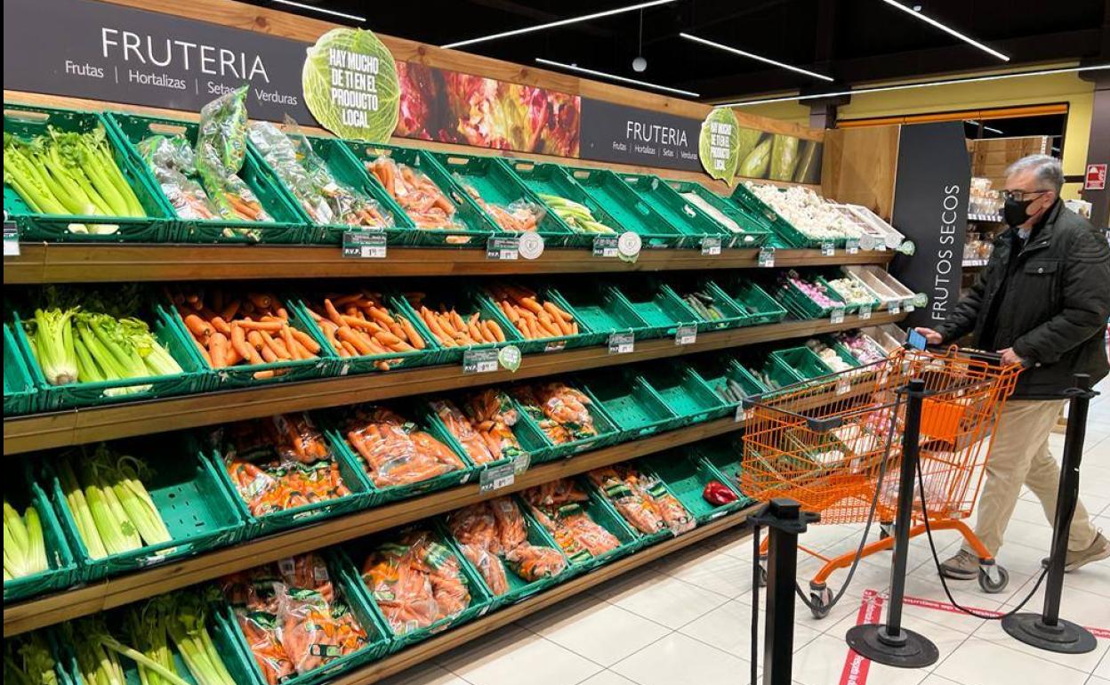 Sección de frutas y verduras de un supermercado