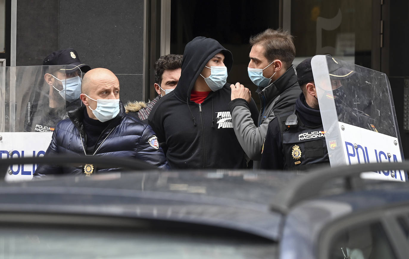 Fotos: Detenidos dos jovenes por un apuñalamiento mortal en Gamonal