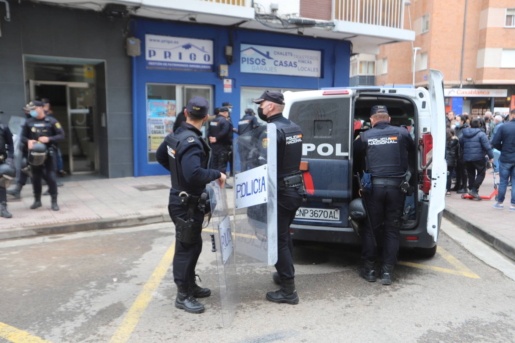 Fotos: Detenidos dos jovenes por un apuñalamiento mortal en Gamonal