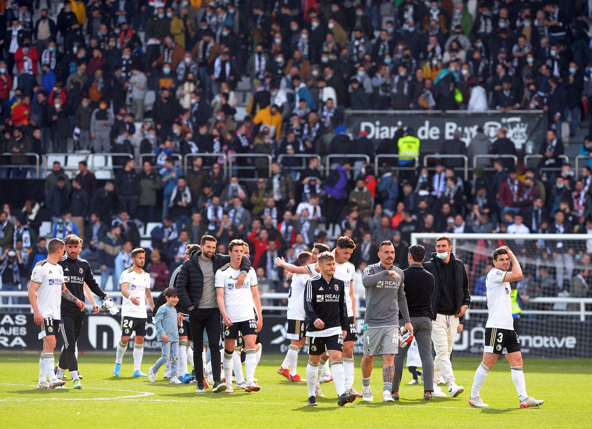 Fotos: El Burgos deja la permanencia encarrilada