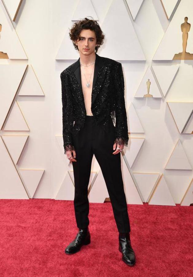 El actor Timothée Chalamet se saltó las normas con un traje de Louis Vuitton. 