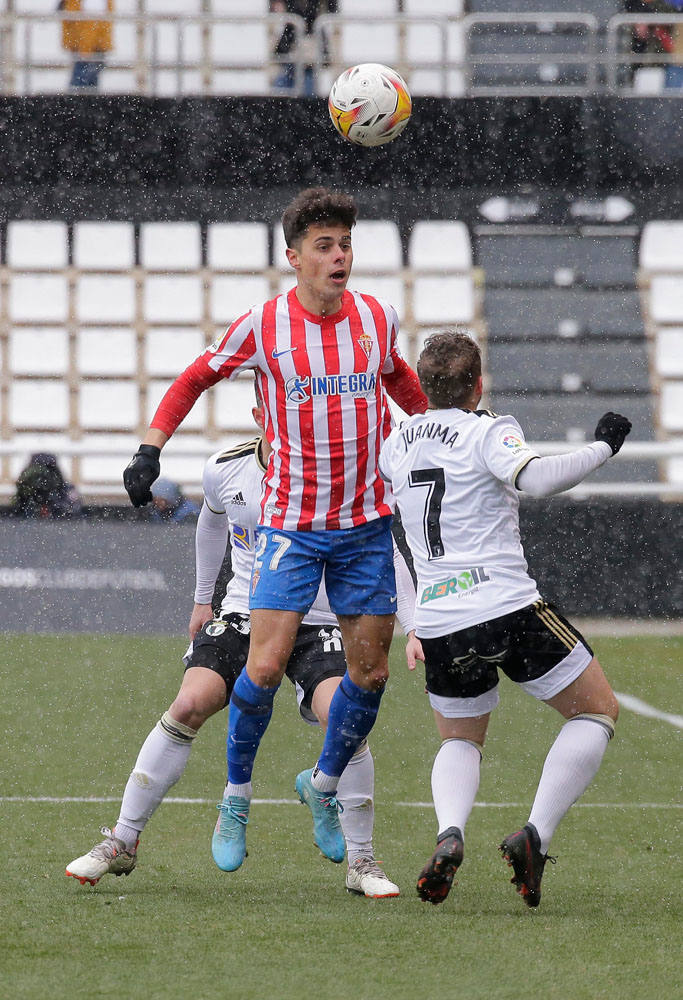 Imágenes del encuentro de la jornada 34 entre el Burgos CF y el Sporting de Gijón disputado en El Plantío