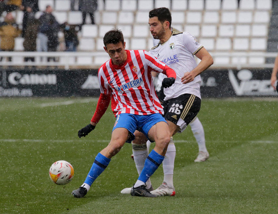 Imágenes del encuentro de la jornada 34 entre el Burgos CF y el Sporting de Gijón disputado en El Plantío