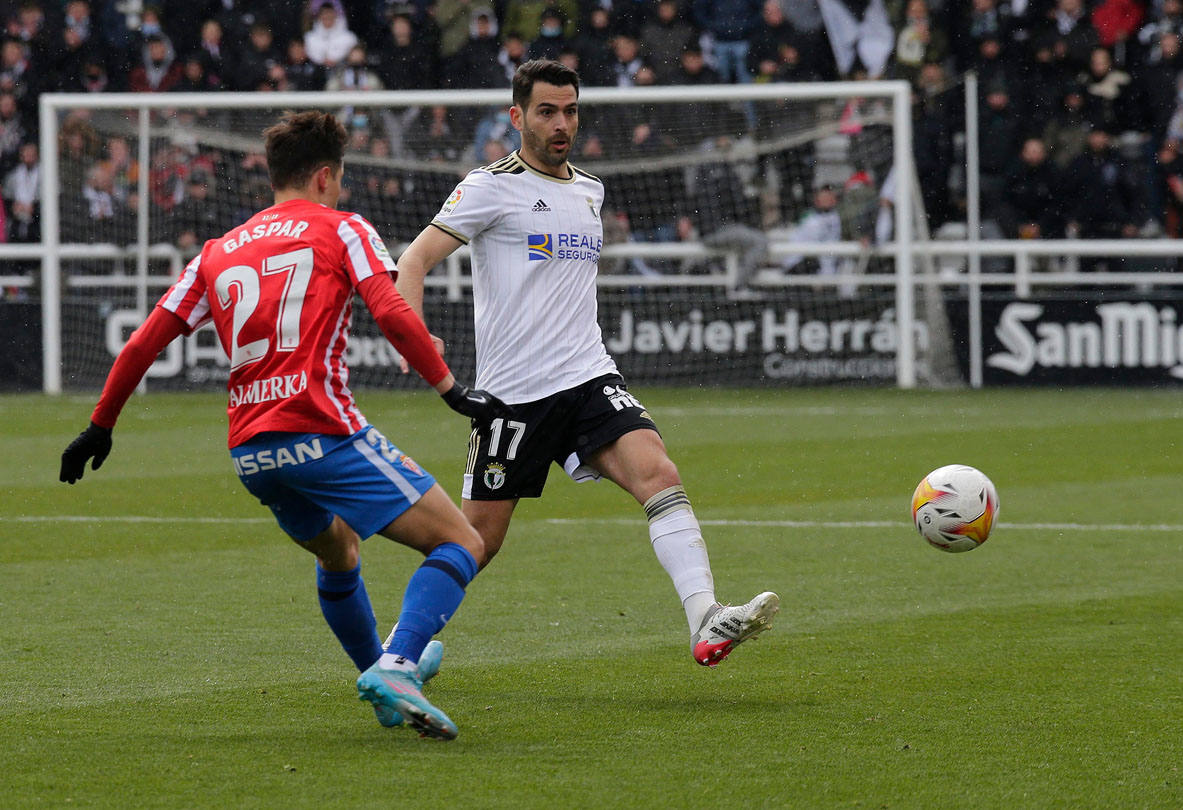 Imágenes del encuentro de la jornada 34 entre el Burgos CF y el Sporting de Gijón disputado en El Plantío