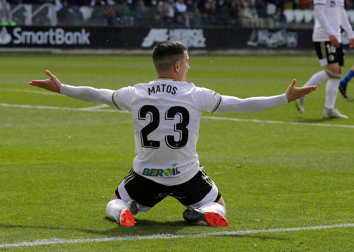 Imágenes del encuentro de la jornada 34 entre el Burgos CF y el Sporting de Gijón disputado en El Plantío