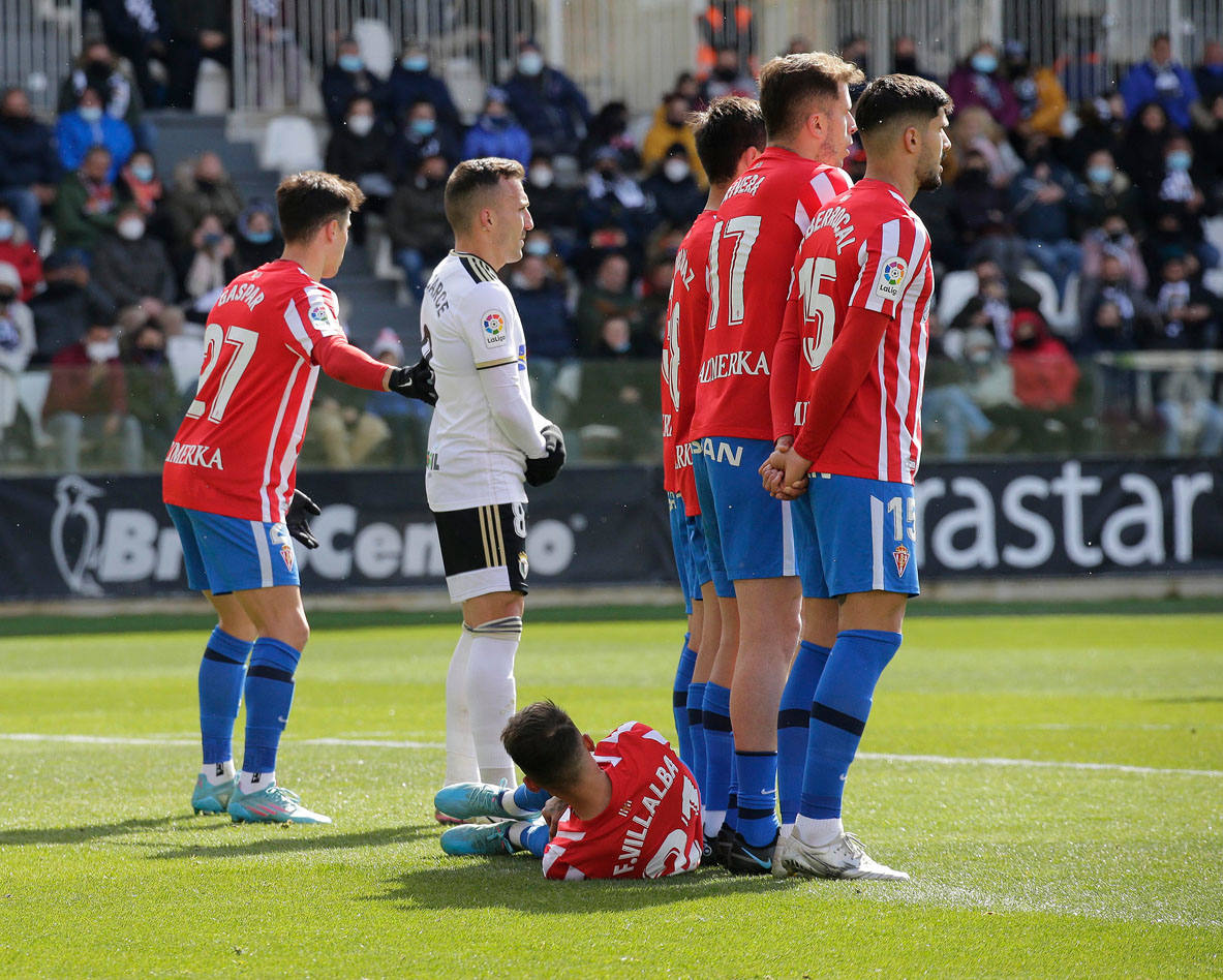 Imágenes del encuentro de la jornada 34 entre el Burgos CF y el Sporting de Gijón disputado en El Plantío