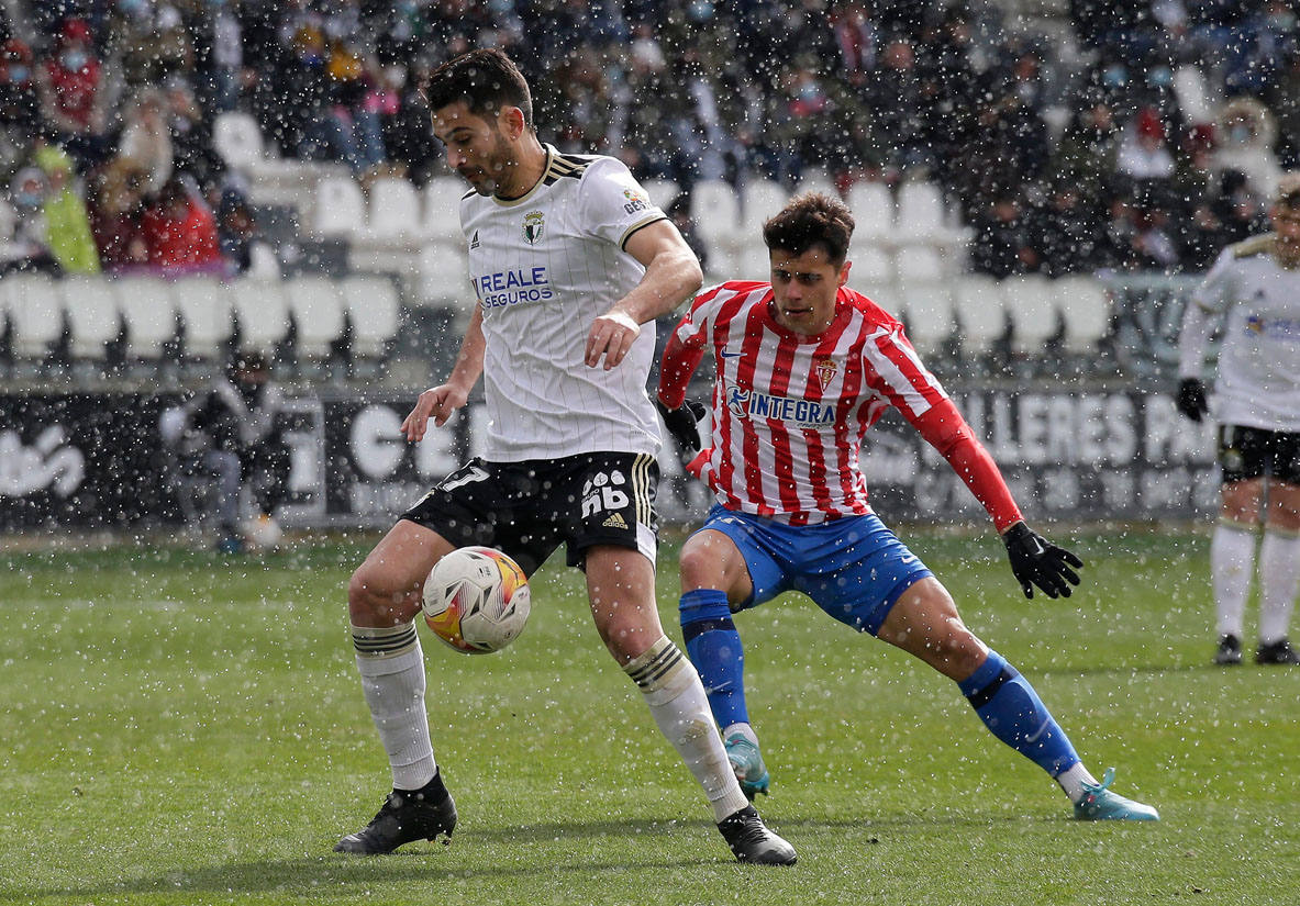 Imágenes del encuentro de la jornada 34 entre el Burgos CF y el Sporting de Gijón disputado en El Plantío