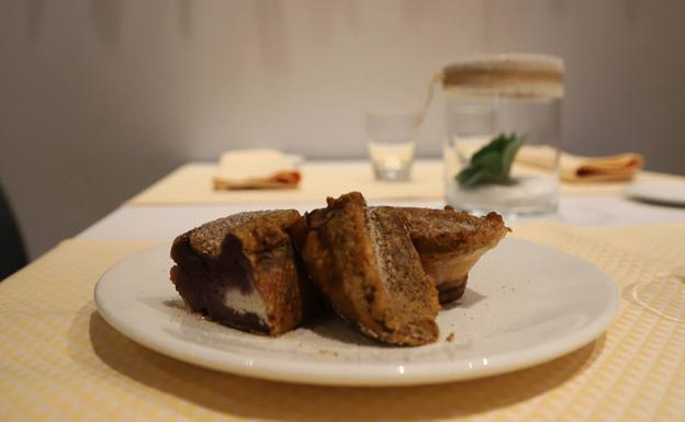 Imagen principal - Proceso de elaboración de las torrijas con la receta tradicional elaborada con vino.