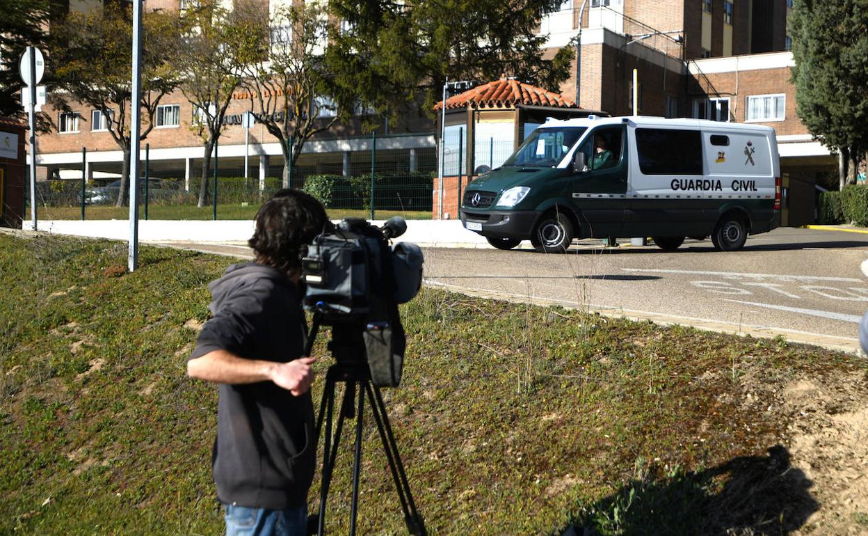 Comandancia de la Guardia Civil, donde se custodia el vehículo del sospechoso. 