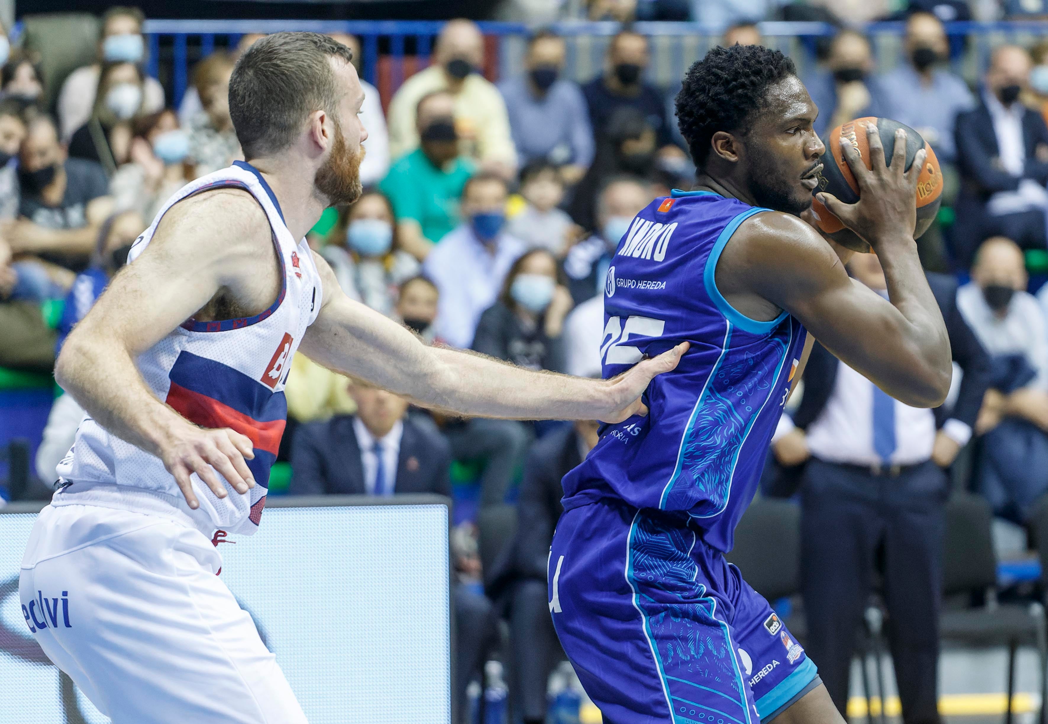 Fotos: El San Pablo no puede con Baskonia