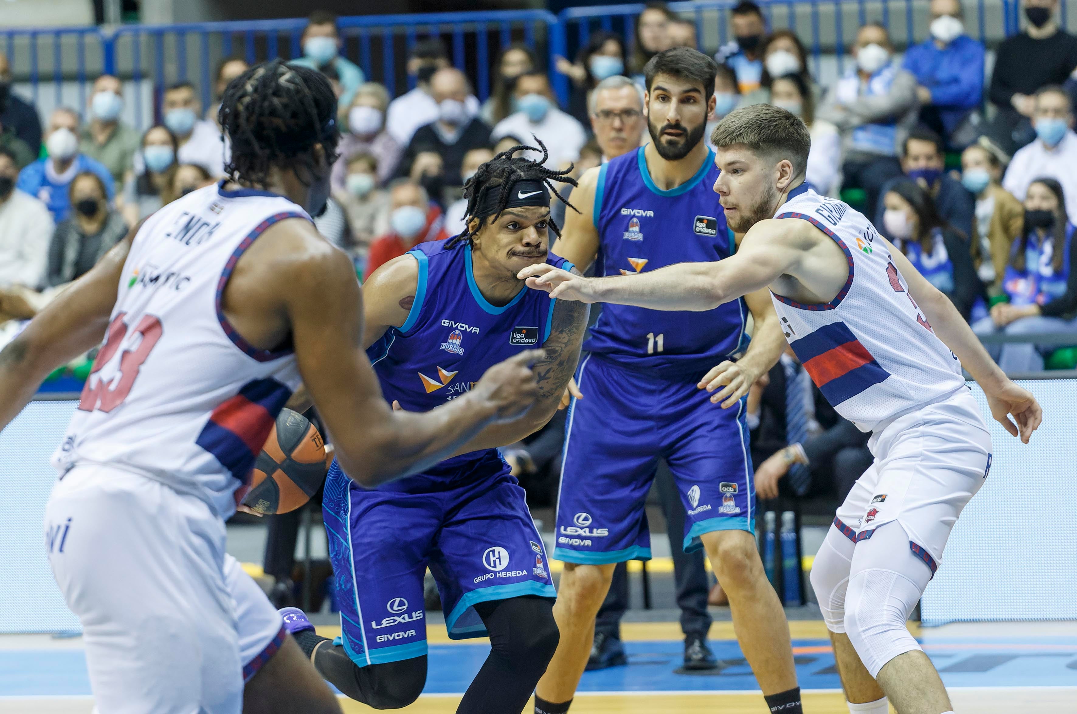 Fotos: El San Pablo no puede con Baskonia