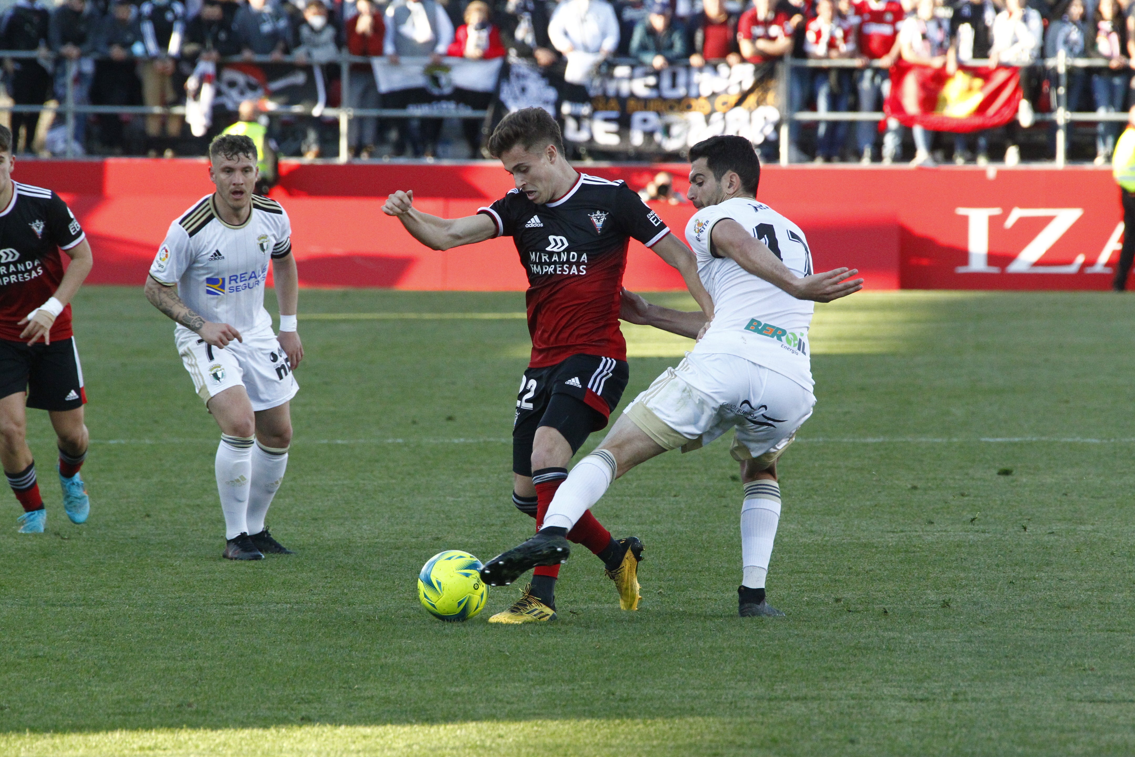 Fotos: El Mirandés se impuso en el derbi provincial