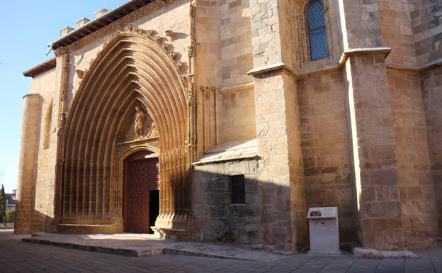 Exterior de la iglesia de San Juan. 