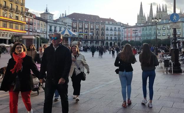 Los burgaleses disfrutan del buen tiempo.