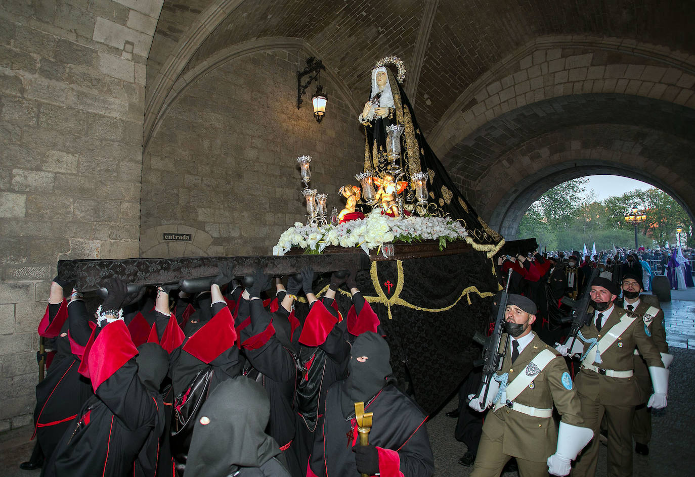 Fotos: La Soledad recorre el centro de Burgos