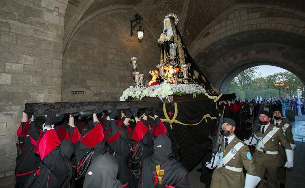 La Virgen no camina sola por las calles de Burgos