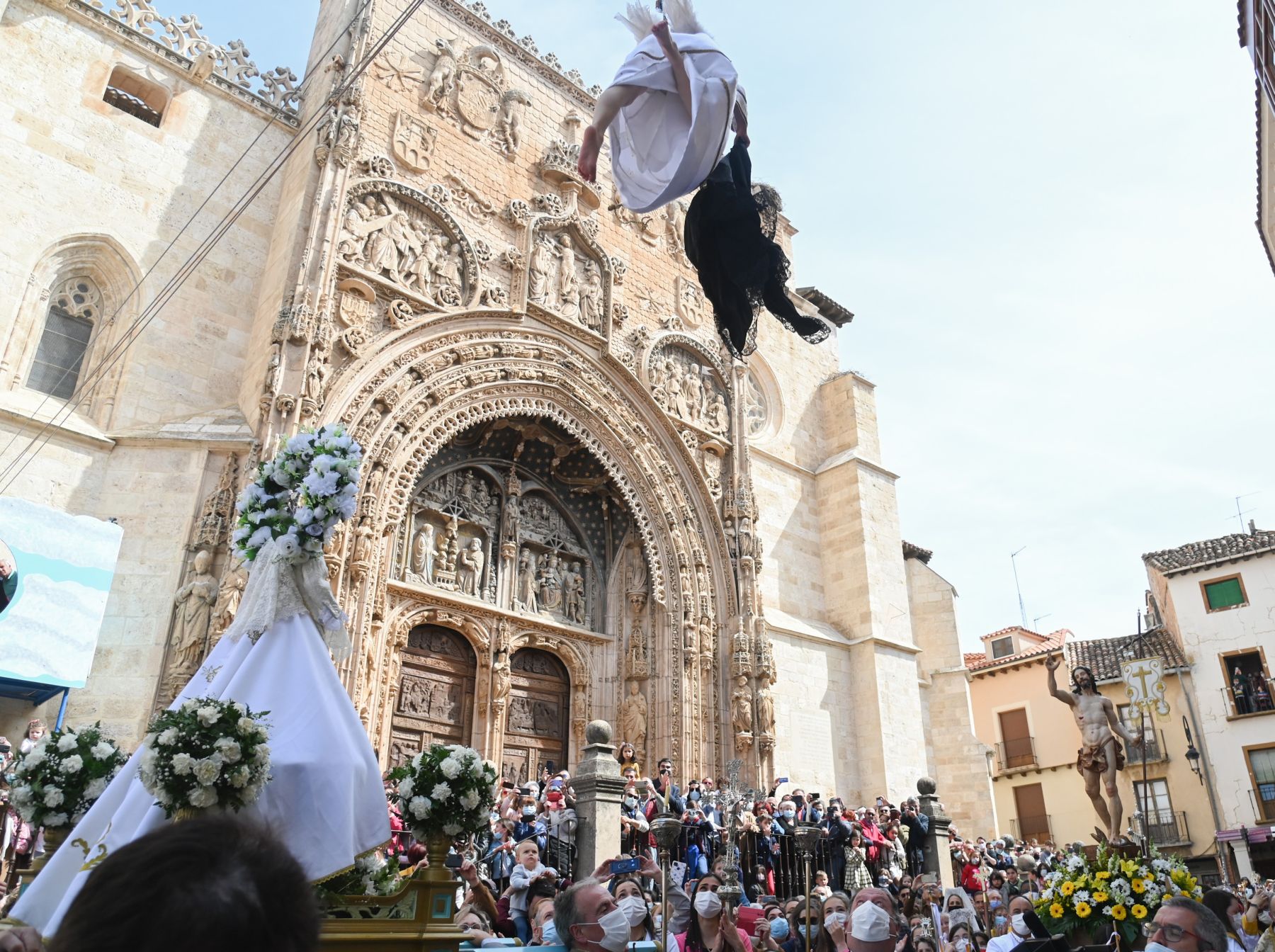 Fotos: La Bajada del Ángel pone punto y final a la Semana Santa de Aranda