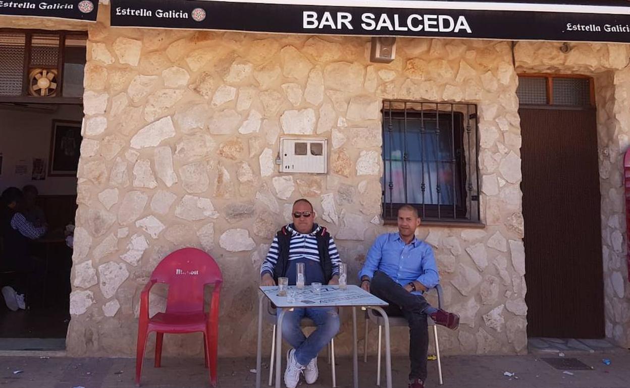 Bar Salceda en Baños de Valdearados, la localidad burgalesa en la que se repartió el premio de lotería.