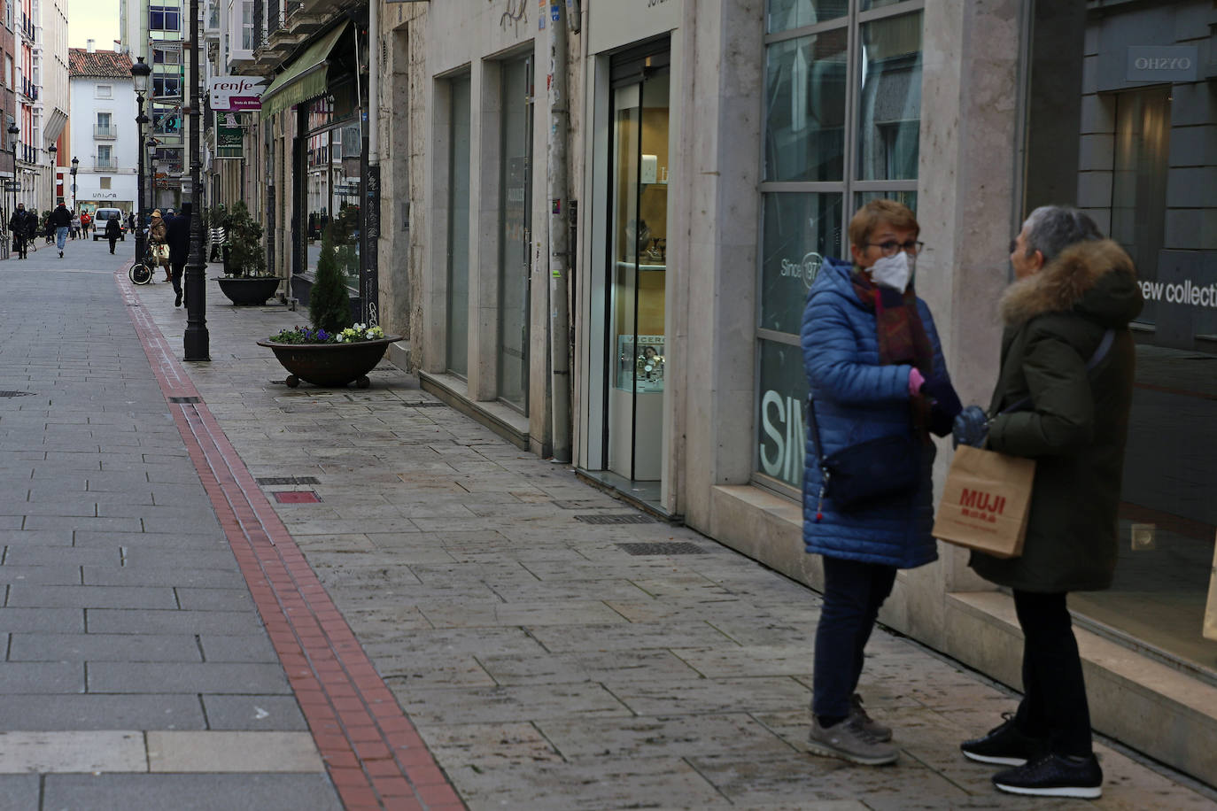 Fotos: Liberación y prudencia: contrastes en Burgos en el primer día sin mascarilla en interiores