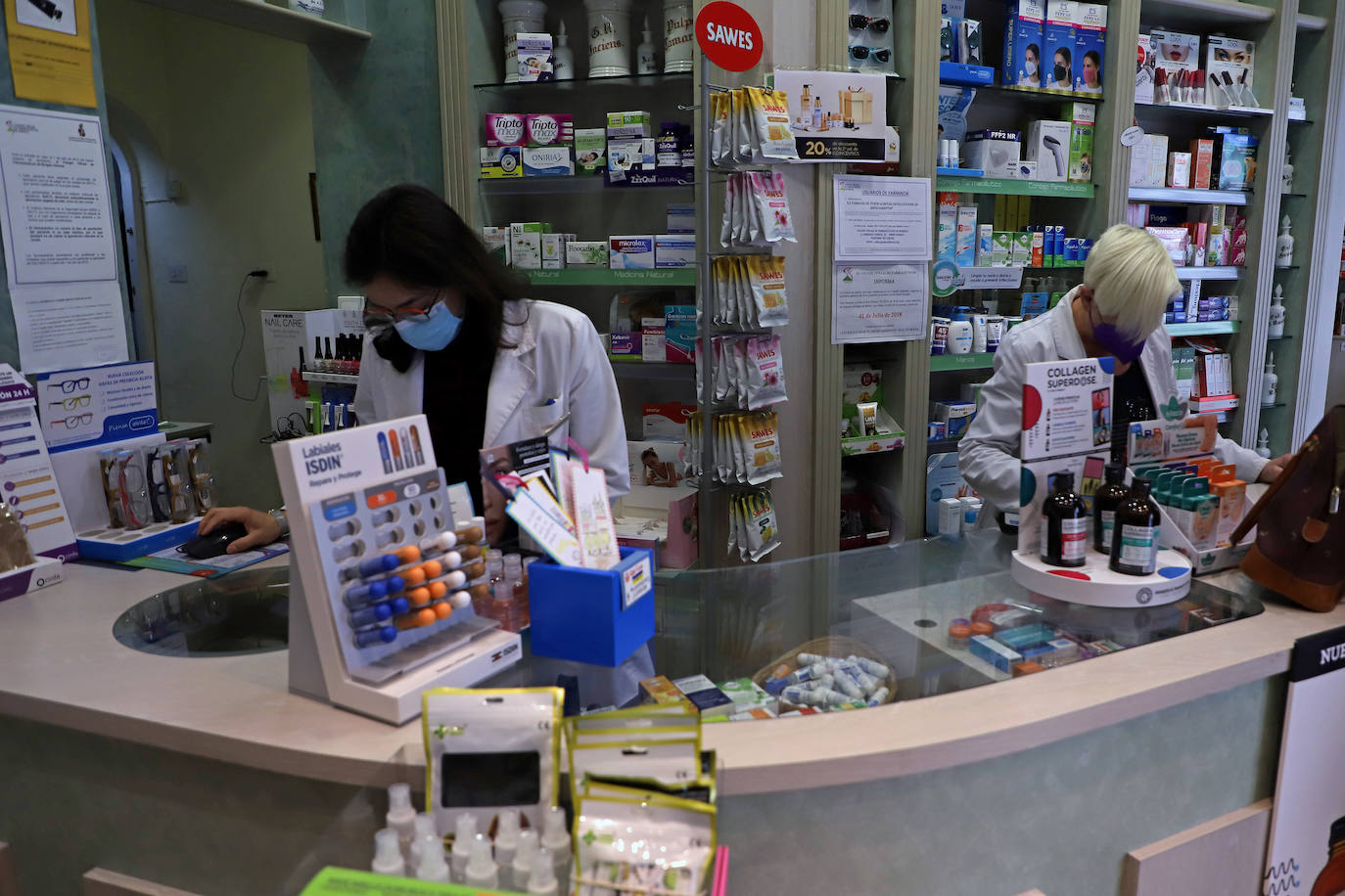 Fotos: Liberación y prudencia: contrastes en Burgos en el primer día sin mascarilla en interiores