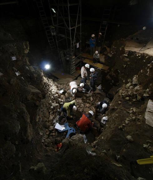 El Portalón de Cueva Mayor durante su excavación. 