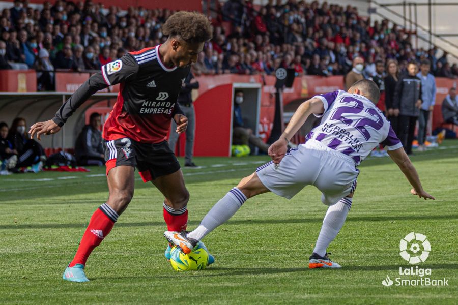 Fotos: El Mirandés cae ante el Real Valladolid en Anduva