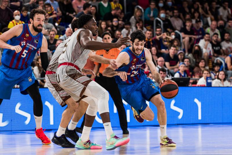 Fotos: El San Pablo Burgos aguanta hasta el descanso ante el Barça