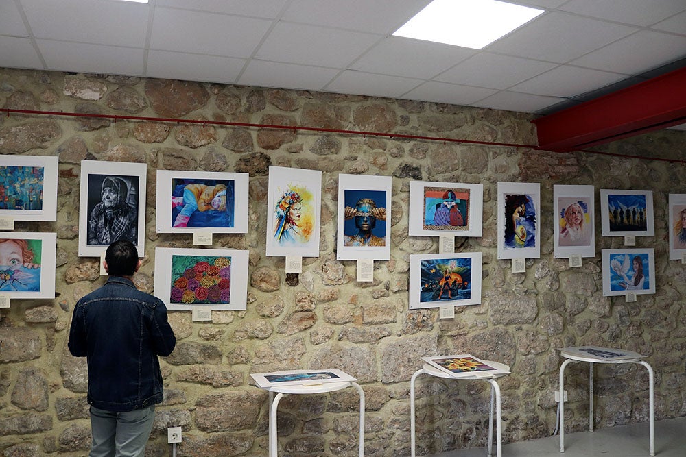 Fotos: Artistas ucranianos muestran sus creaciones en Burgos