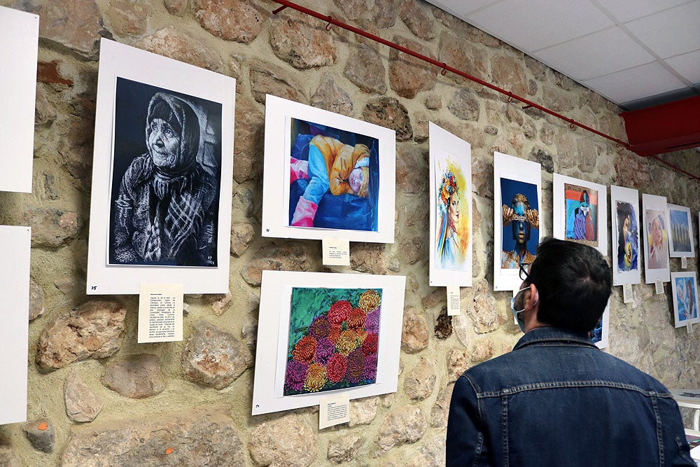 Fotos: Artistas ucranianos muestran sus creaciones en Burgos