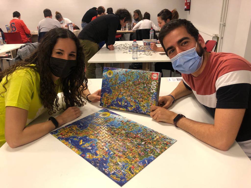 Imagen secundaria 1 - Cristina Sierra y Ana González Campeonas del III Torneo de Puzzles Burmodel