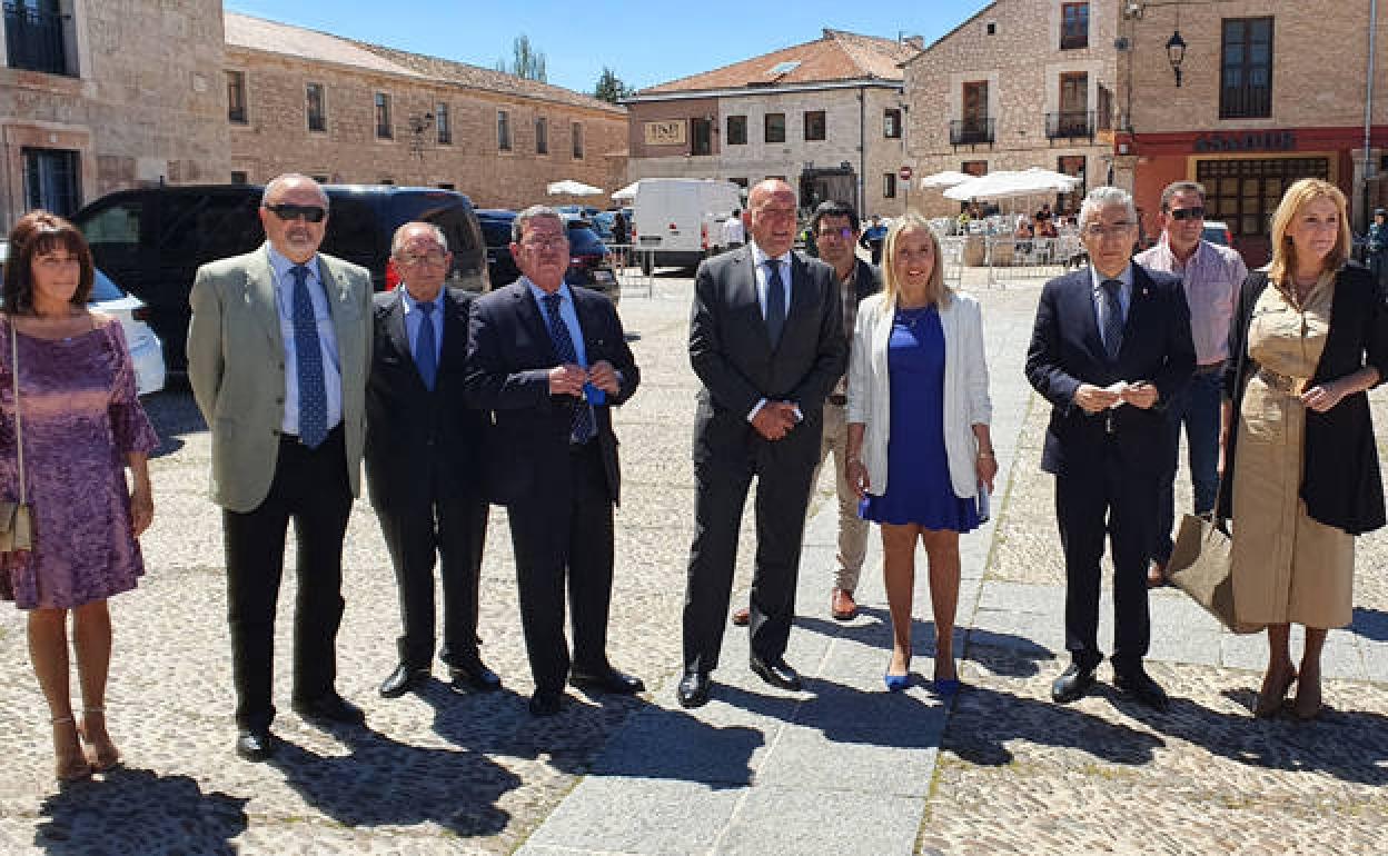 Jesús Julio Carnero, consejero de la Presidencia de la Junta de Castilla y León, en el centro. 