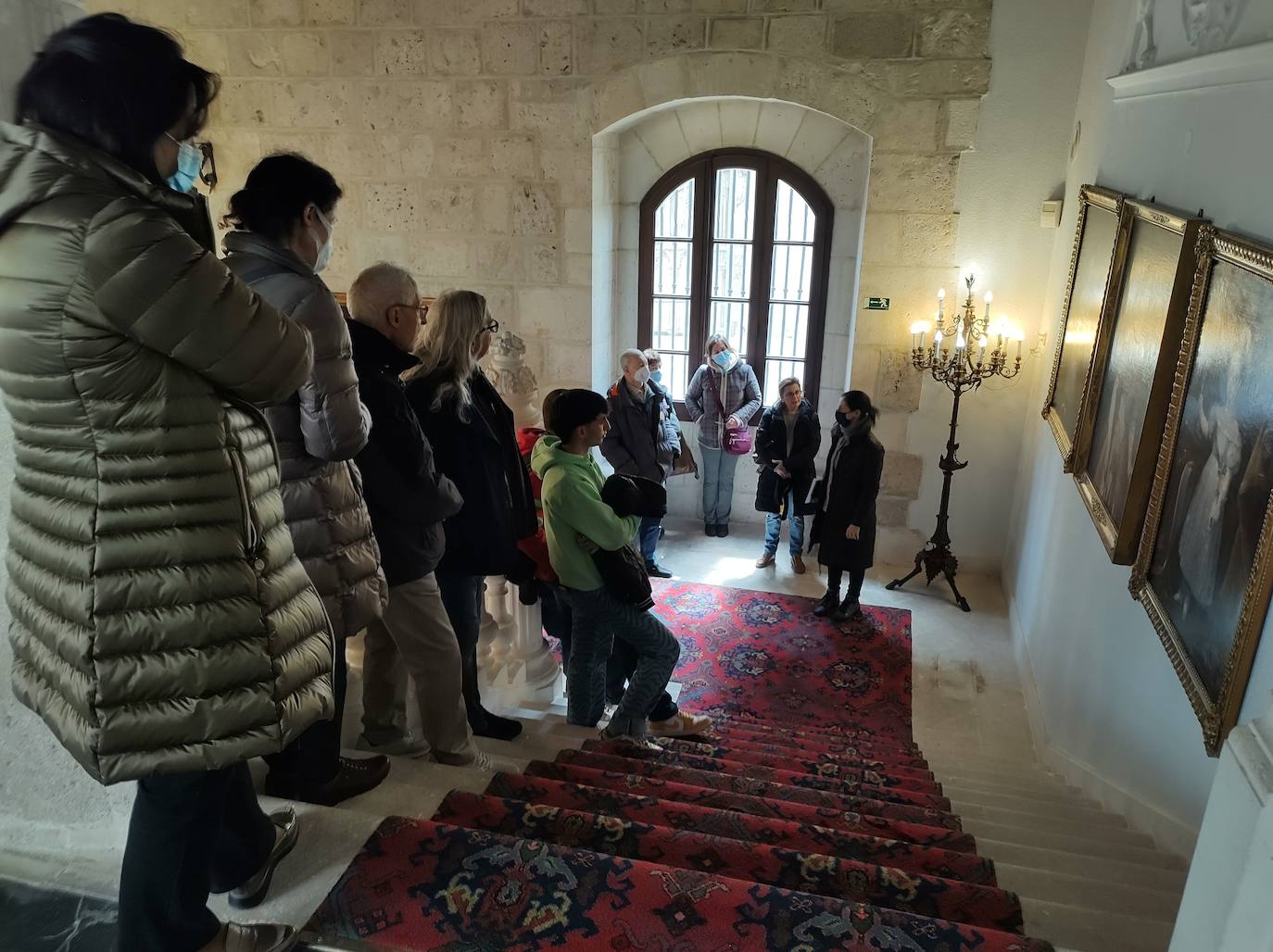 Los alumnos de la Escuela Oficial de Idiomas durante una visita.