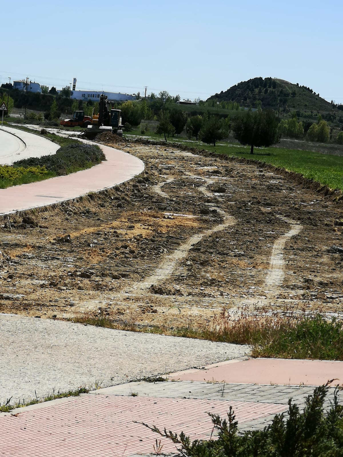 Fotos: Malestar de los vecinos de Villatoro por el deterioro de los espacios verdes